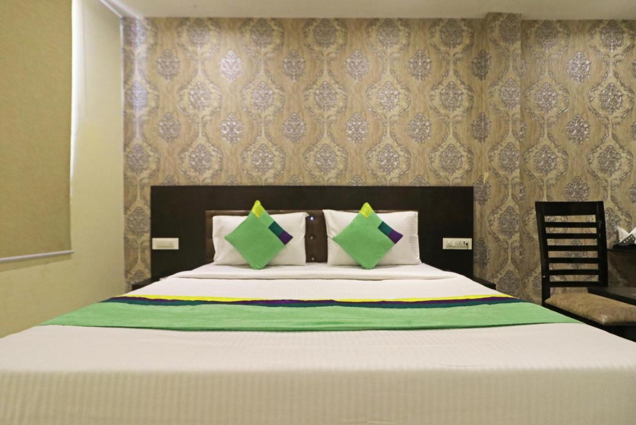 Hotel Paragon Suites ニューデリー エクステリア 写真