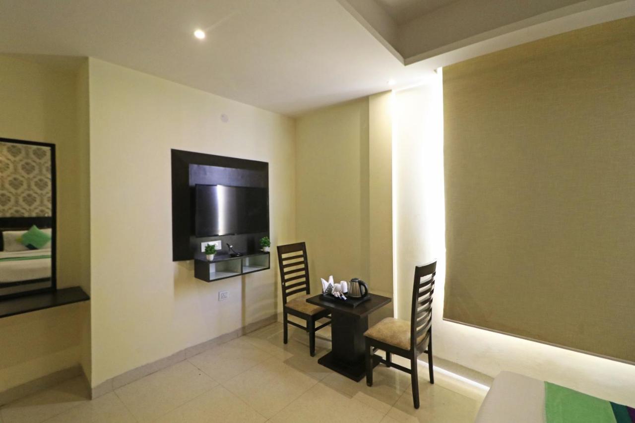 Hotel Paragon Suites ニューデリー エクステリア 写真
